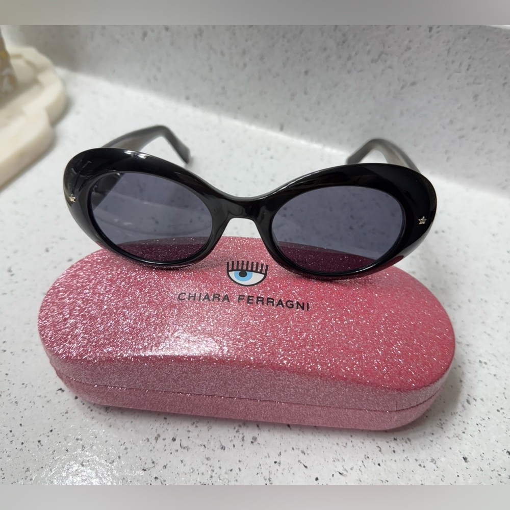 Chiara Ferragni Glossy Black Sunglasses